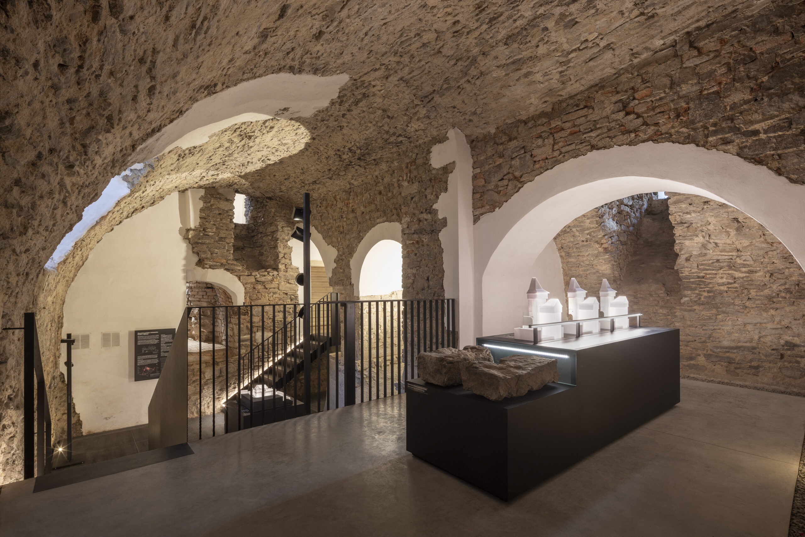 Expozice Skrytý středověk v suterénu zámku Bílovec